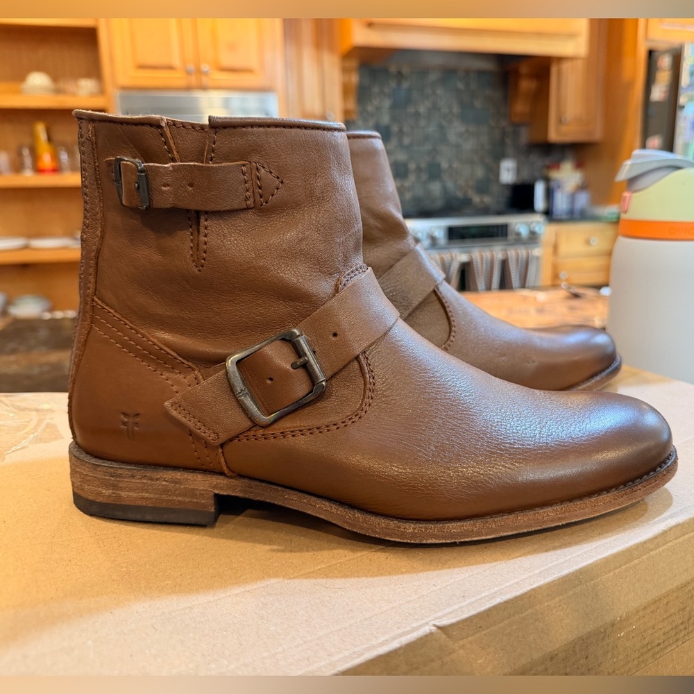 Frye Tyler engineer boots women’s size 9